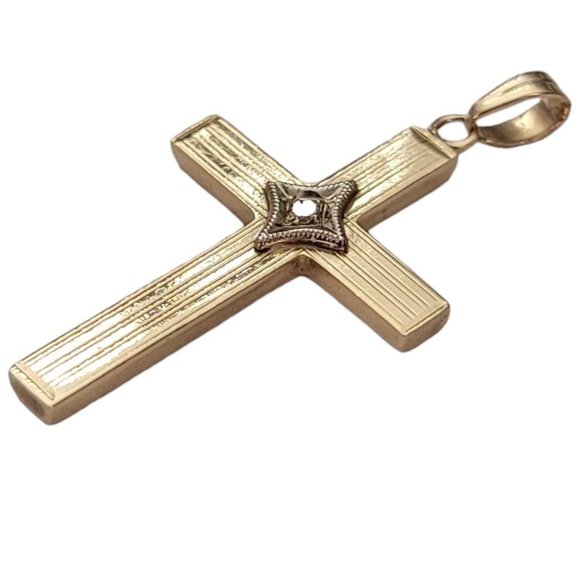 10K Yellow Gold Diamond Chip Cross Pendant E505 - Picture 2 of 7